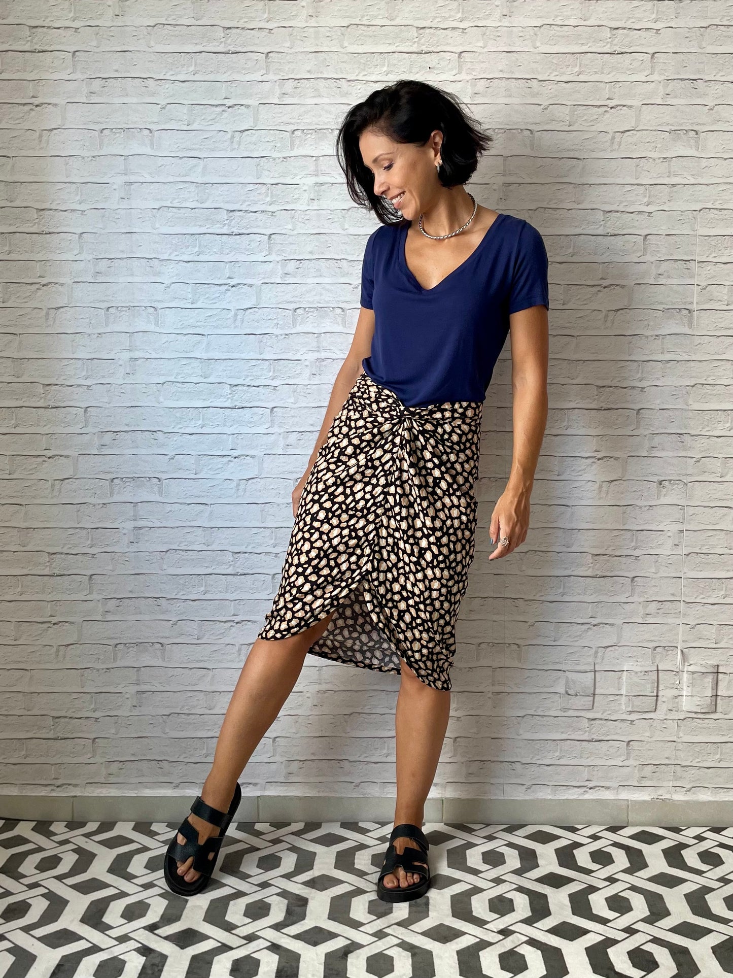 Saia Midi Transpassada em Viscose - Estampa Oncinha