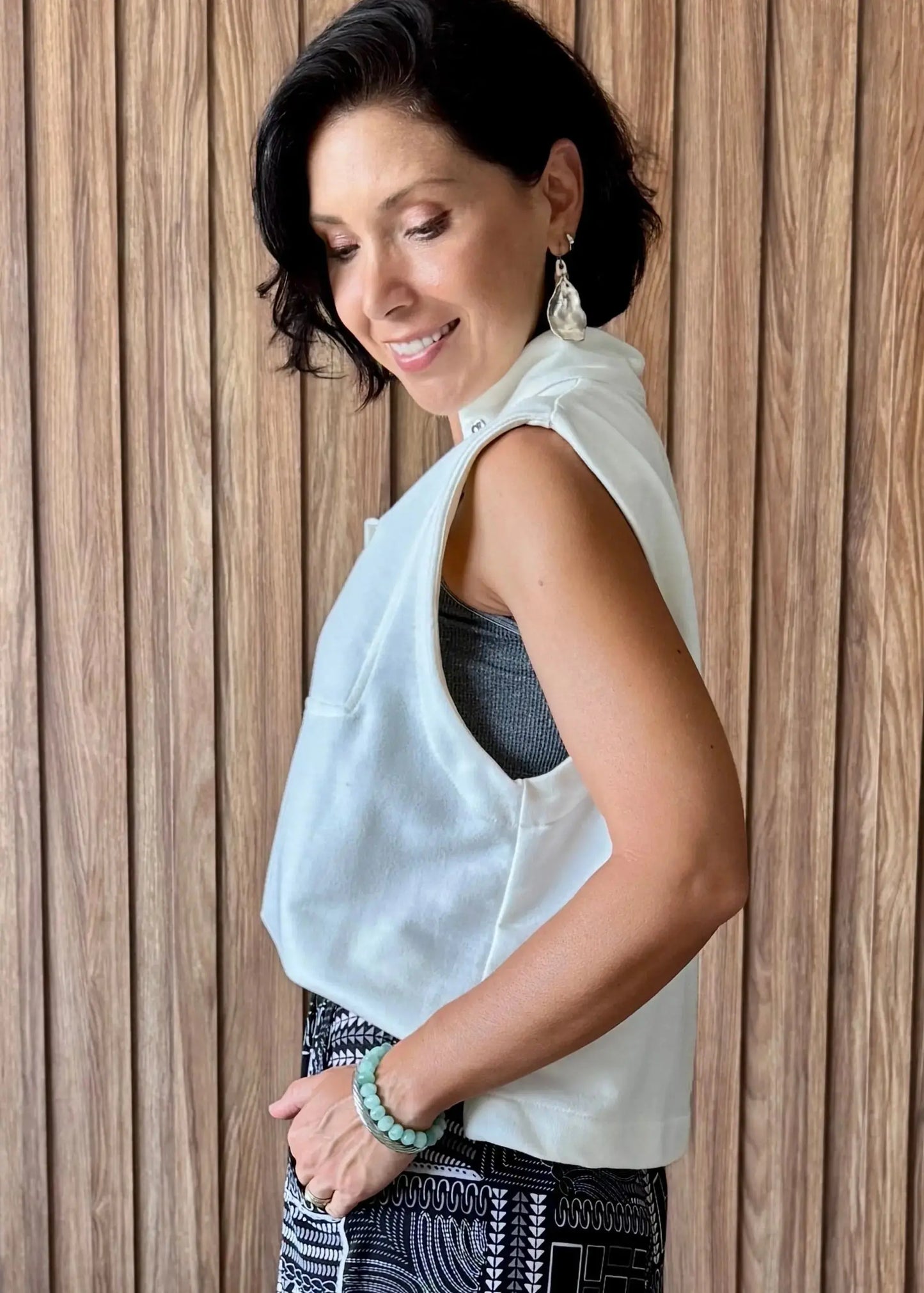 Colete Moletom com botões - Off White - Maira da Mai Style