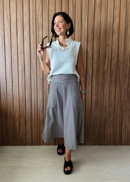 Colete Moletom com botões - Off White - Maira da Mai Style