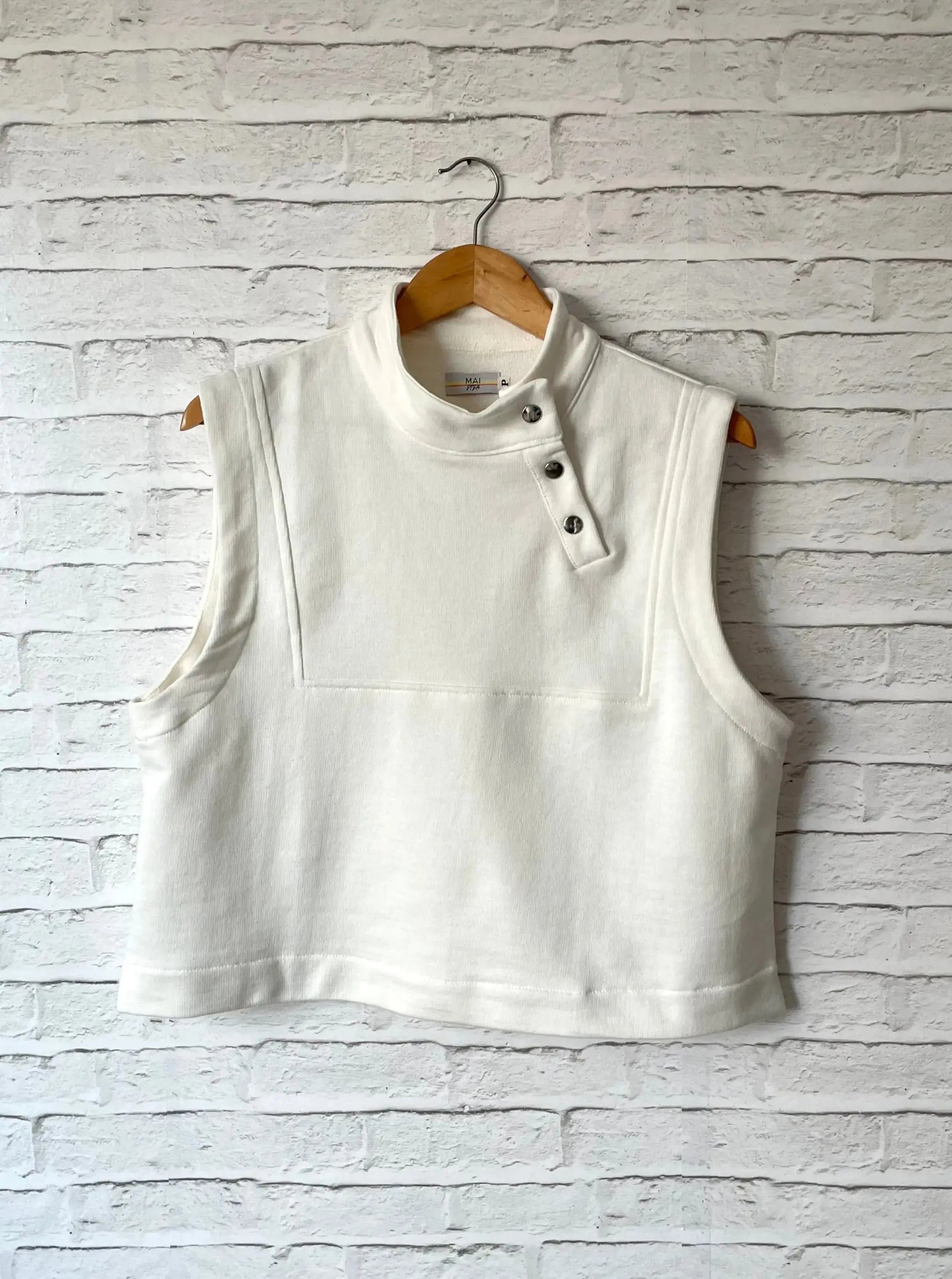 Colete Moletom com botões - Off White - Maira da Mai Style