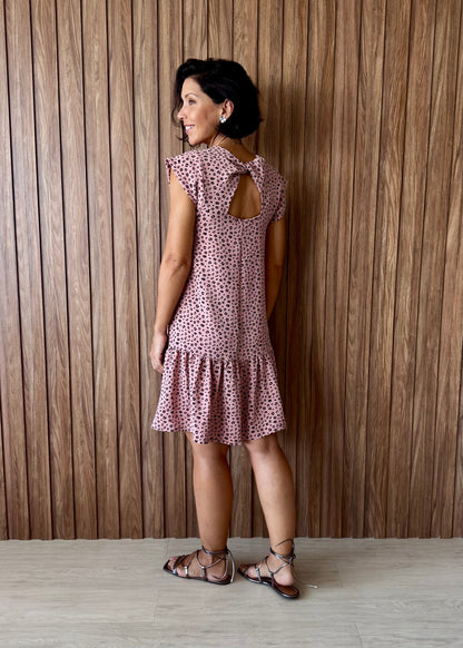 Vestido curto com detalhe em nó nas costas (rosê de oncinha)