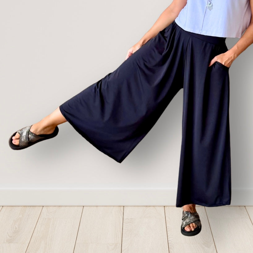 Calça Pantalona com bolsos em malha fria - preta