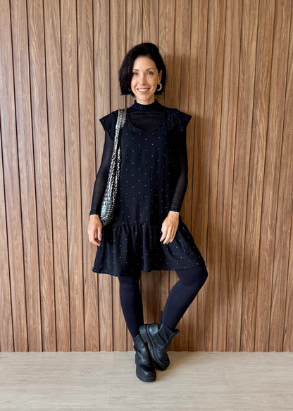 Vestido curto com detalhe em nó nas costas (preto com poá branco)