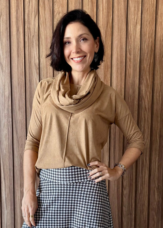 Blusa delícia manga 3/4 em suede - Caramelo - Maira da Mai Style