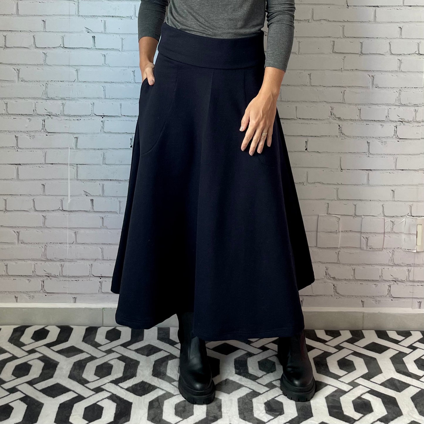 Saia Rodada Moletom com bolsos (Preto)