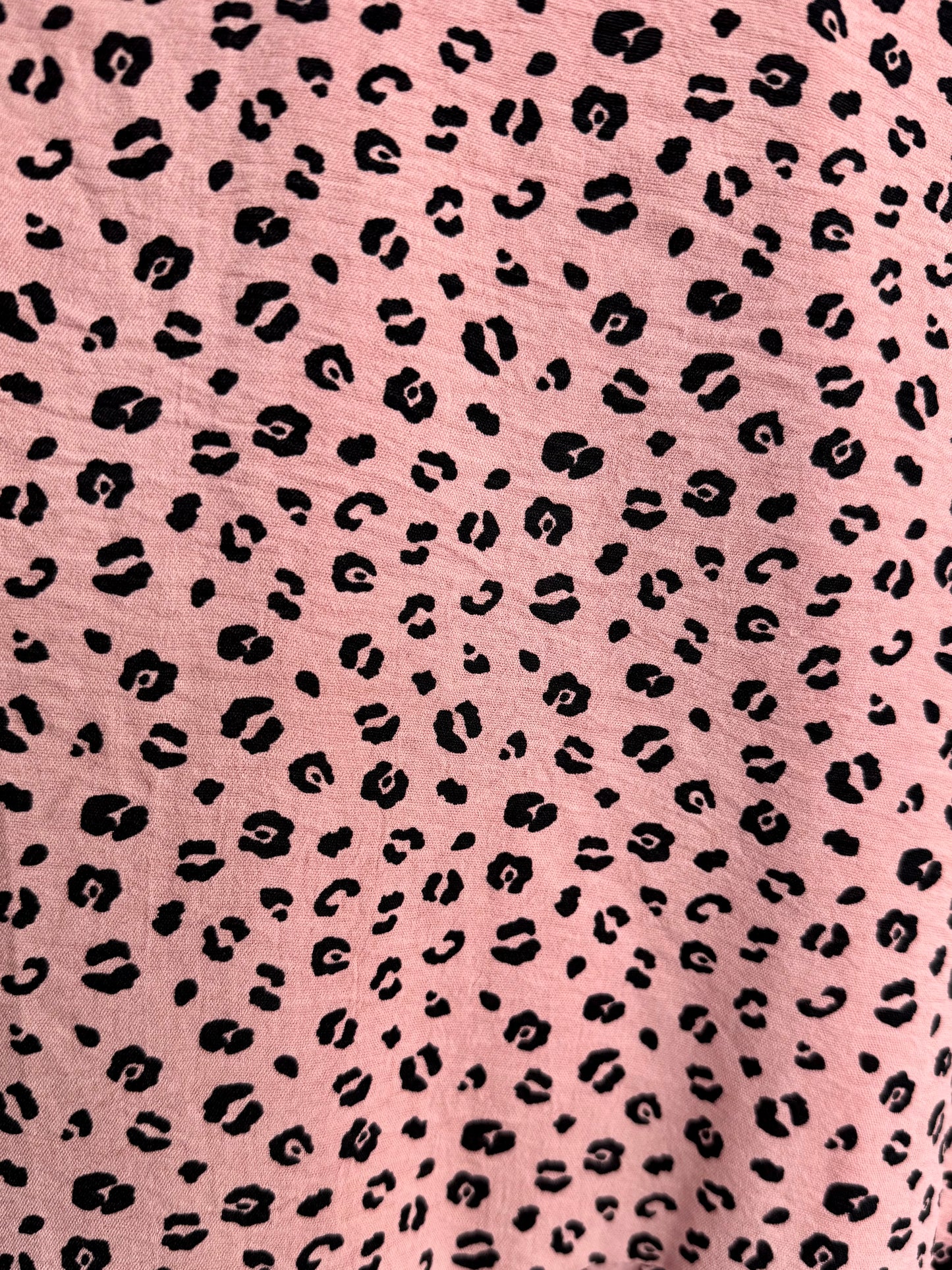 Vestido curto com detalhe em nó nas costas (rosê de oncinha)