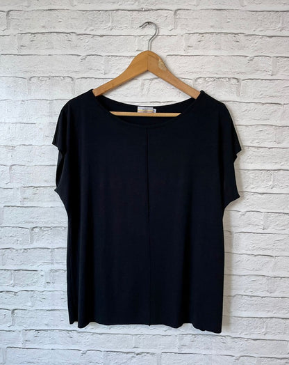 Blusa Delícia Preta + Saia Rodada Roxo Vivo - De R$424 por: