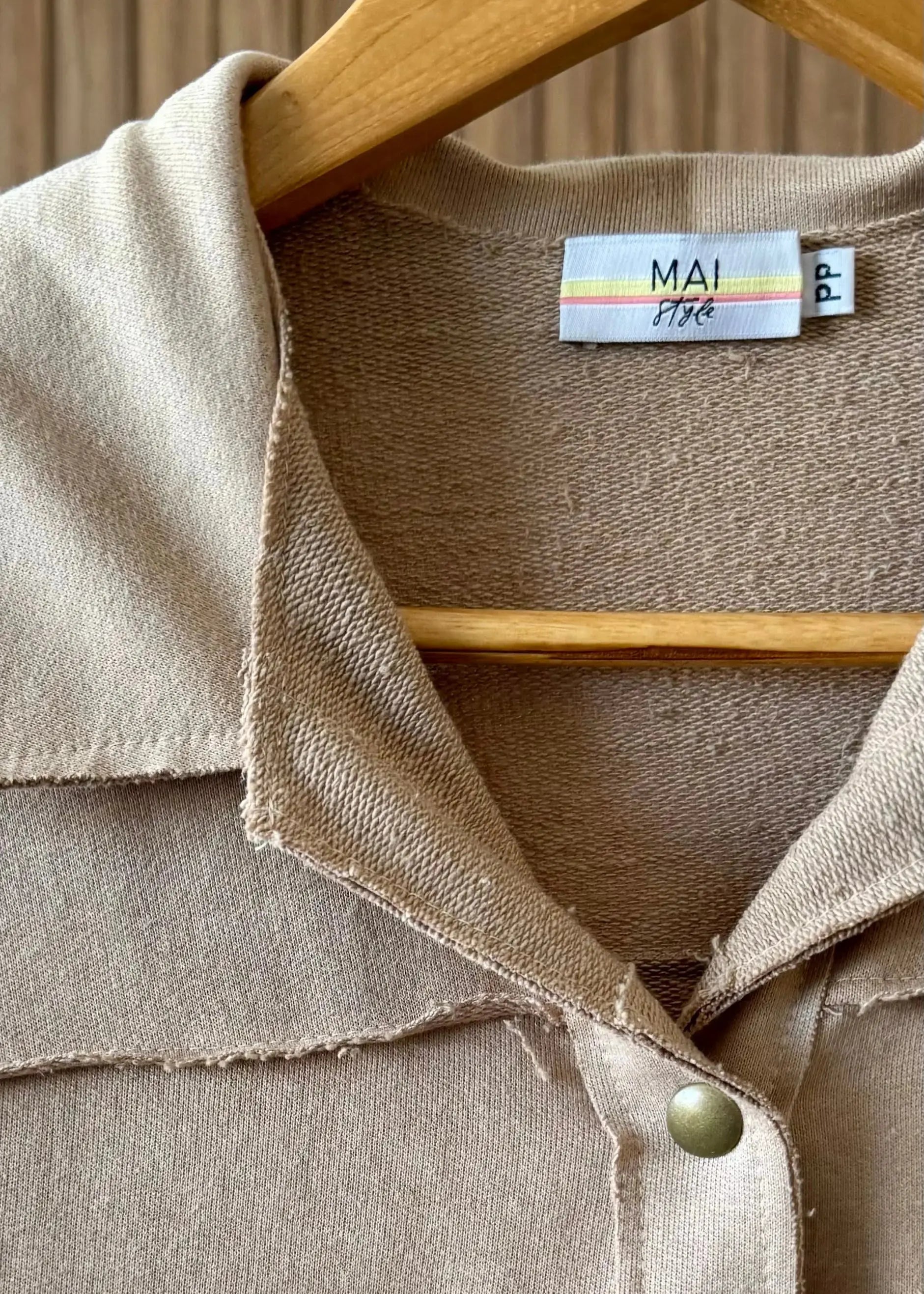 Jaqueta Caqui + Saia Viscolycra + Blusa Delicia Branca - Maira da Mai Style