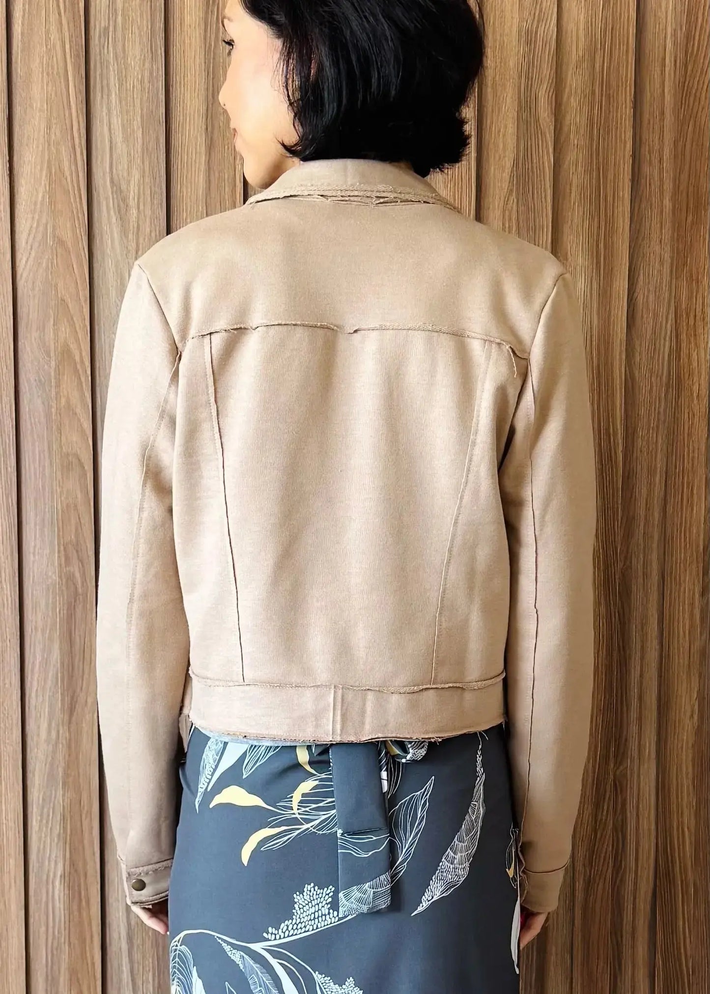 Jaqueta Caqui + Saia Viscolycra + Blusa Delicia Branca - Maira da Mai Style