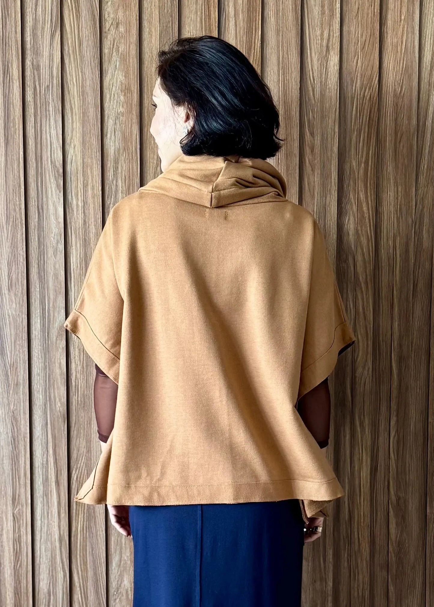 Poncho Reto em Moletom (Caramelo) 