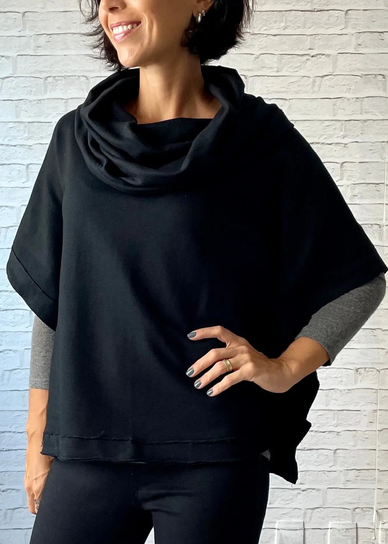 Poncho Reto em Moletom (Preto) 