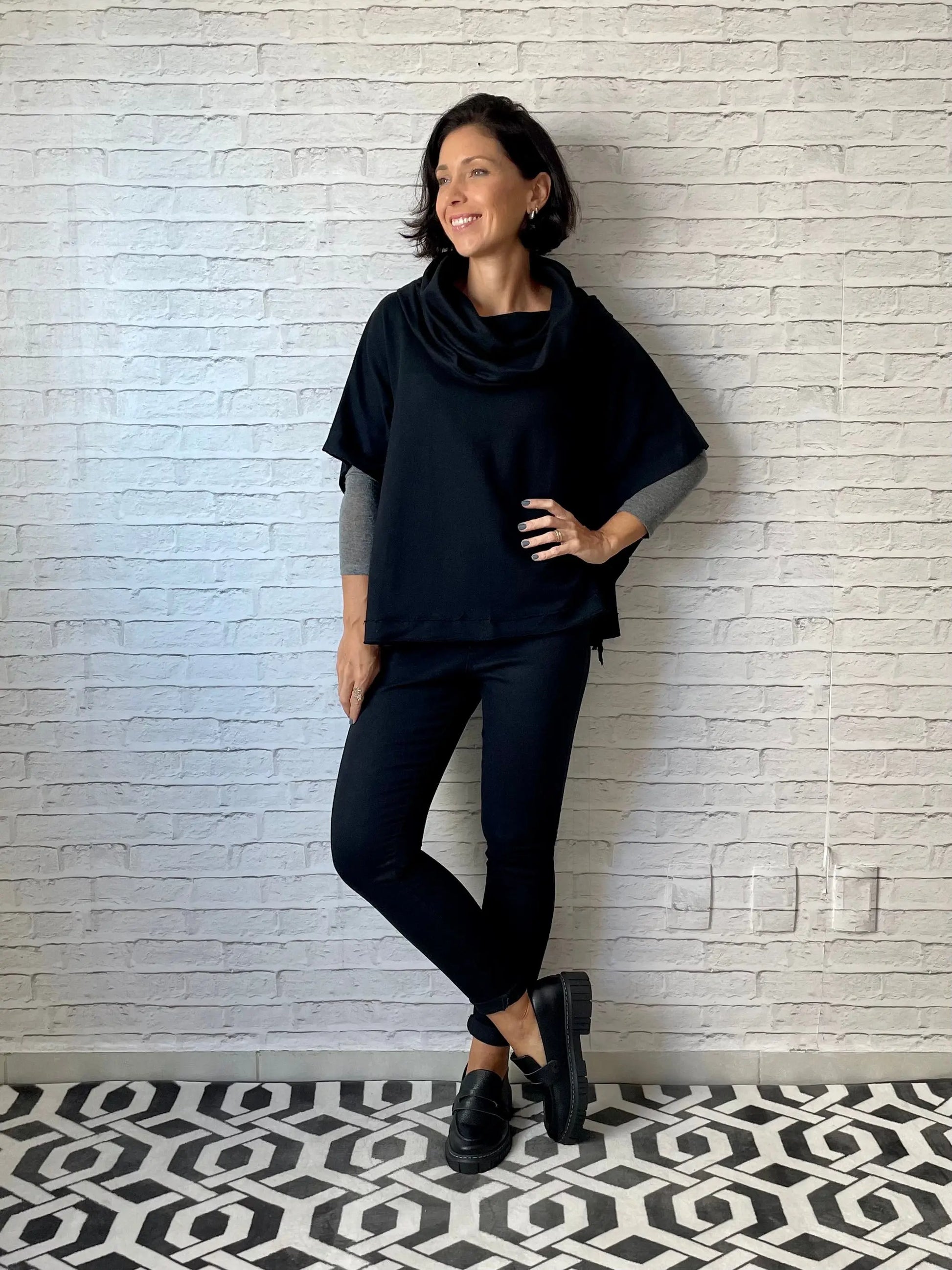 Poncho Reto em Moletom (Preto) 
