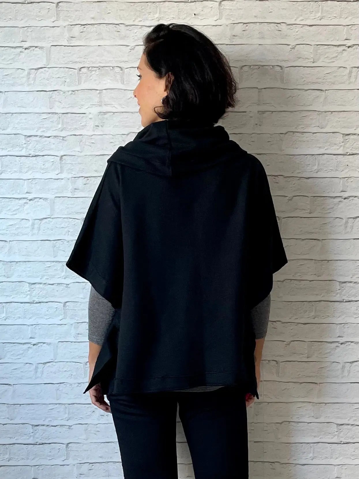 Poncho Reto em Moletom (Preto) 