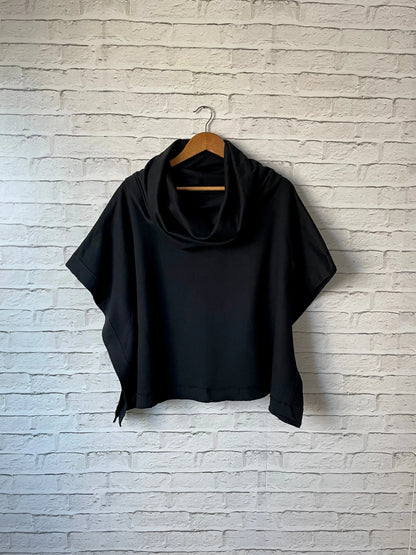 Poncho Reto em Moletom (Preto) 