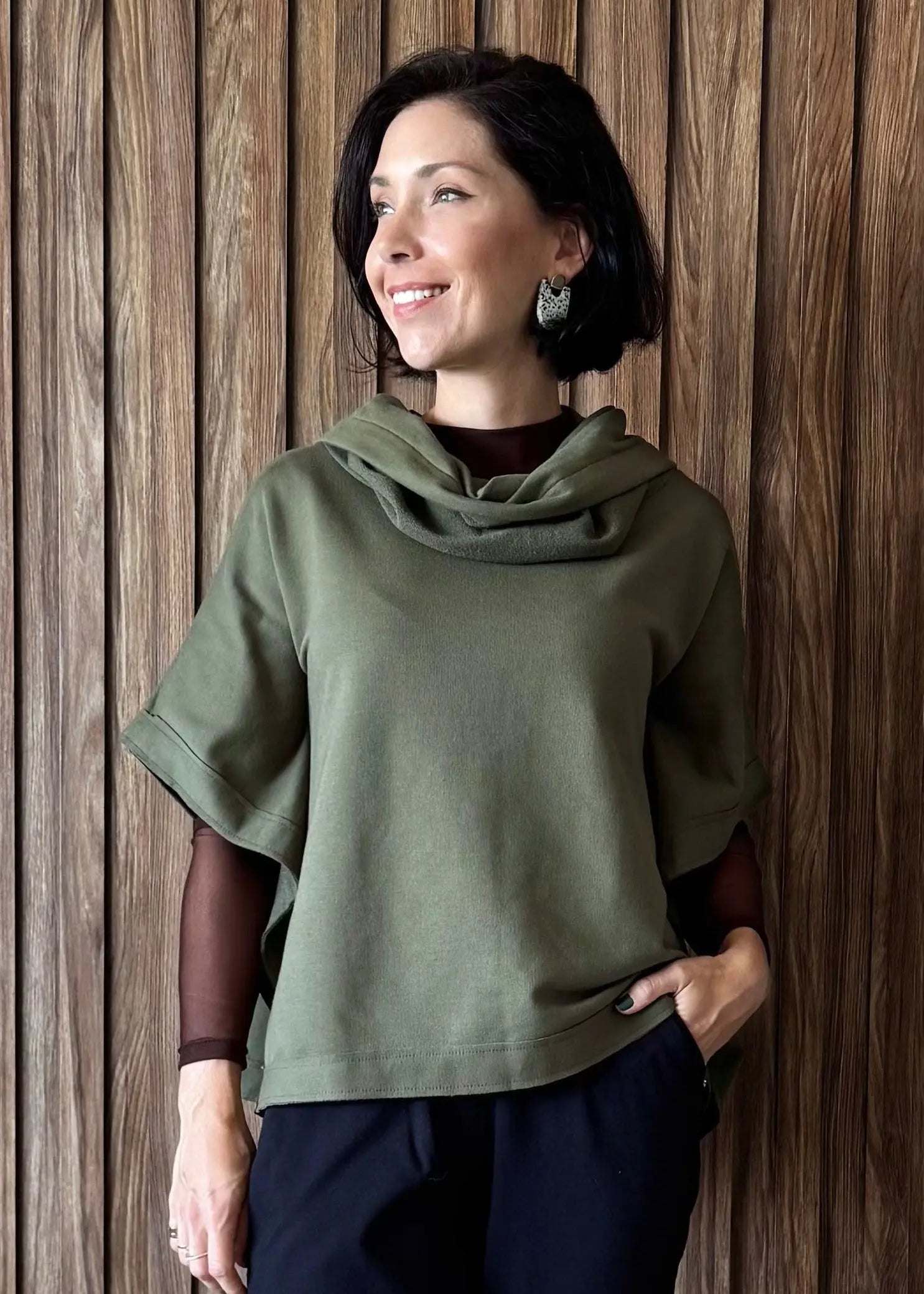 Poncho Reto em Moletom (Verde Militar)