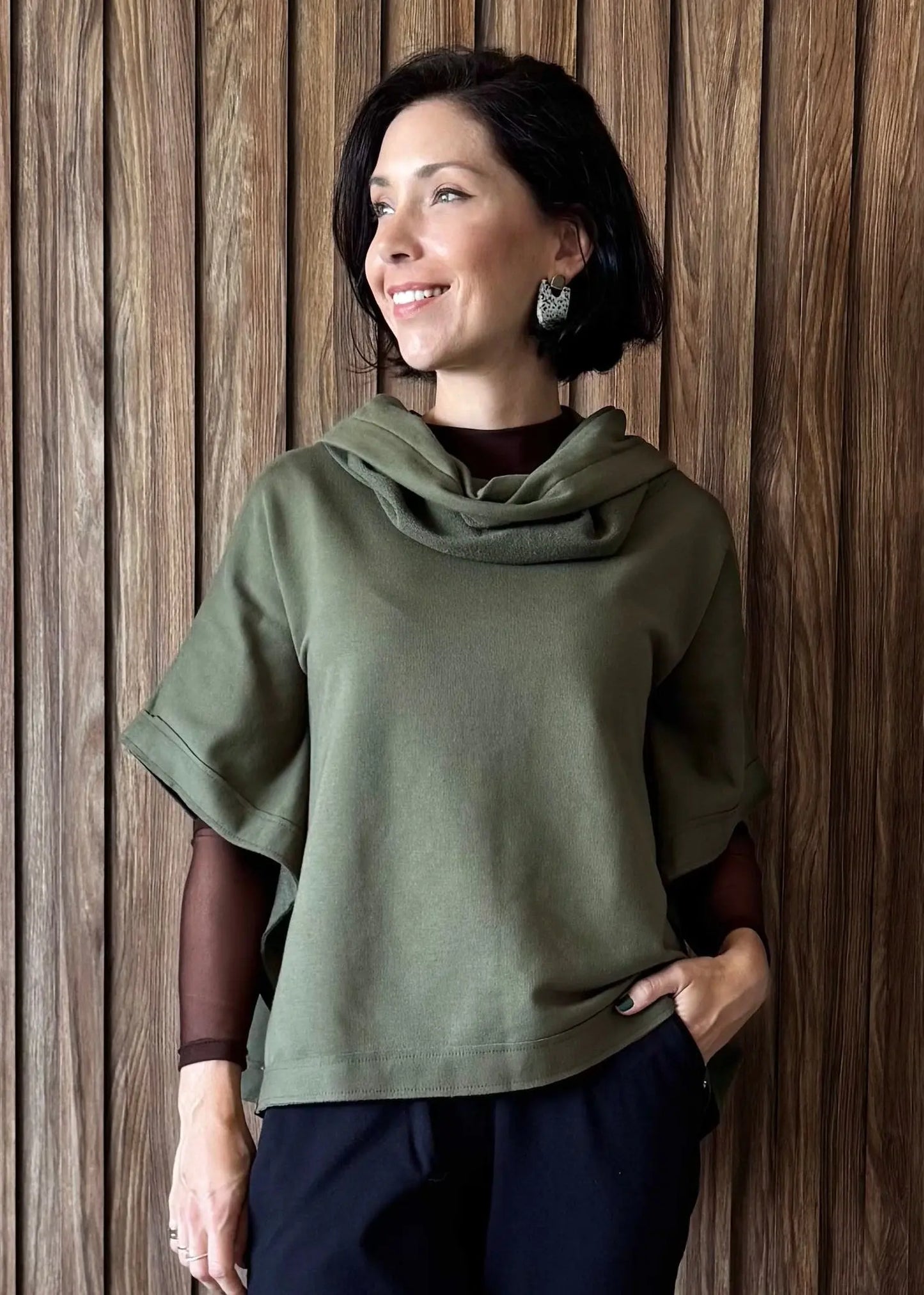 Poncho Reto em Moletom (Verde Militar) 