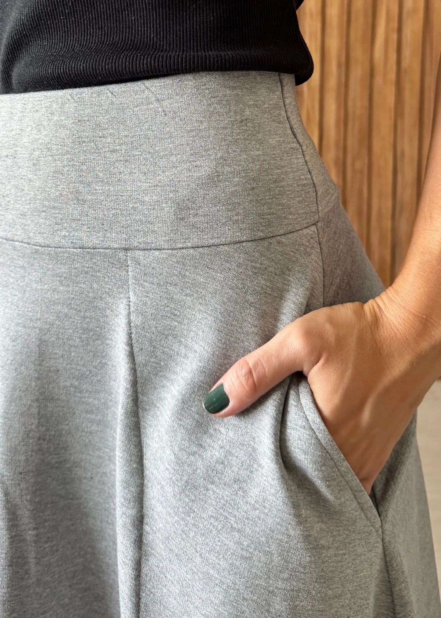 Saia Rodada com bolsos em Moletinho com Elastano - Cinza Mescla 