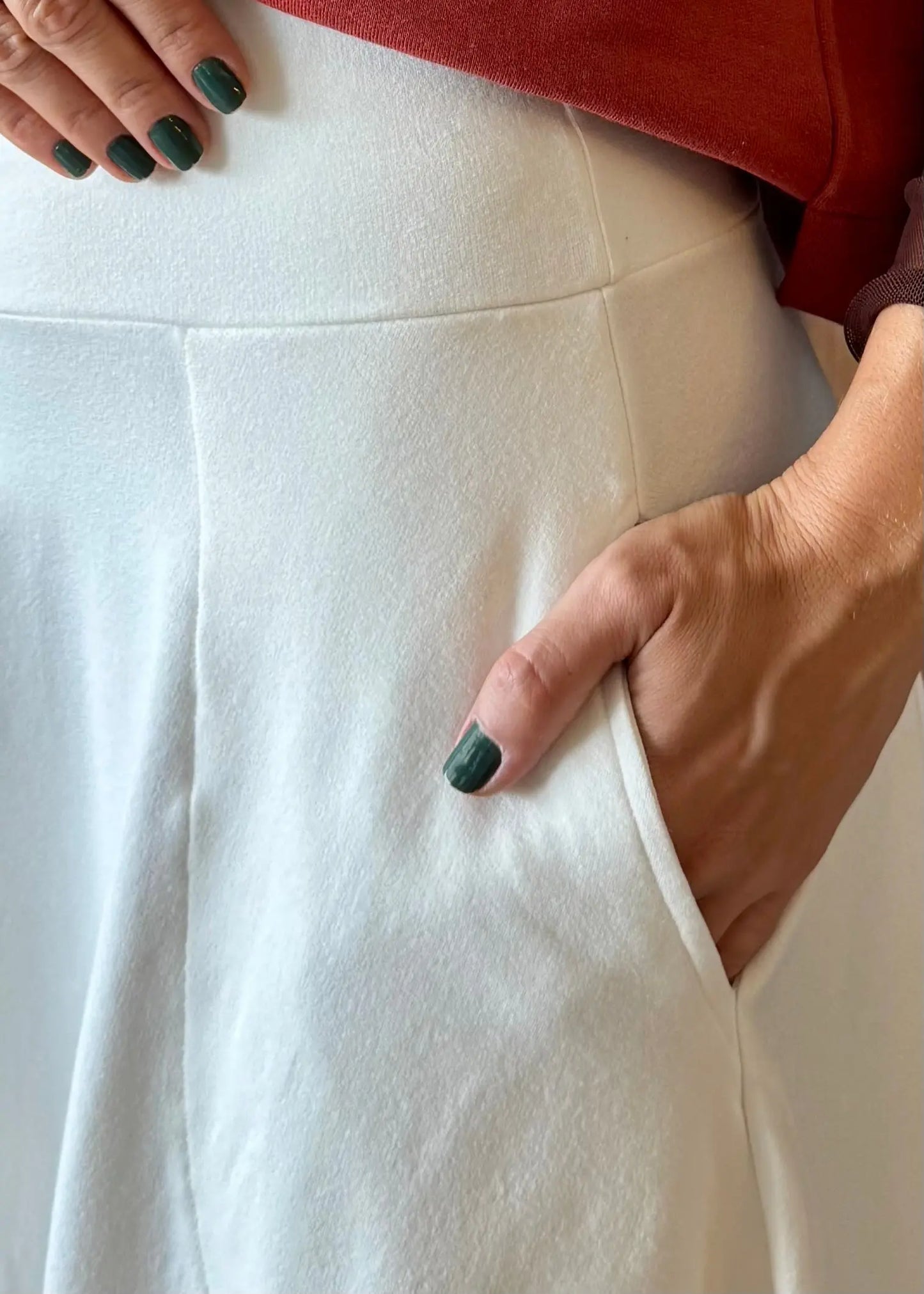 Saia Rodada com bolsos em Moletinho com Elastano - Off White 
