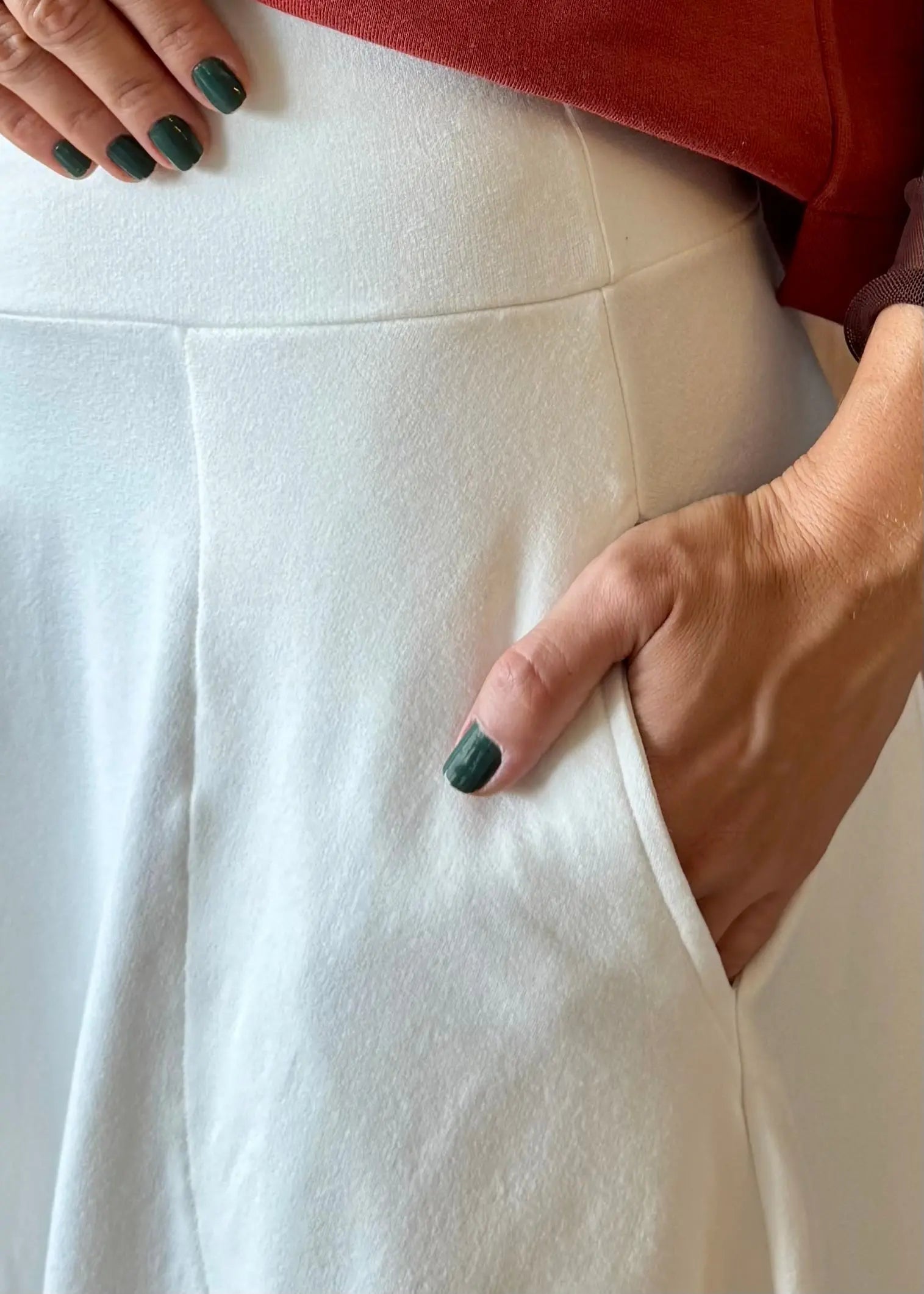 Saia Rodada com bolsos em Moletinho com Elastano - Off White 