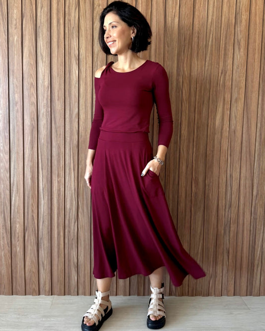 Blusa nó no ombro vinho + Saia viscolycra vinho