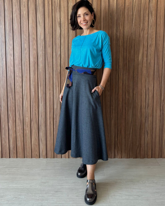 Blusa Delicia Suede 3/4 Azul Riviera + Saia Rodada Grafite