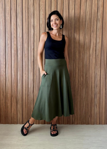 Saia Rodada com bolsos em Moletinho com Elastano (Verde Militar) - Maira da Mai Style
