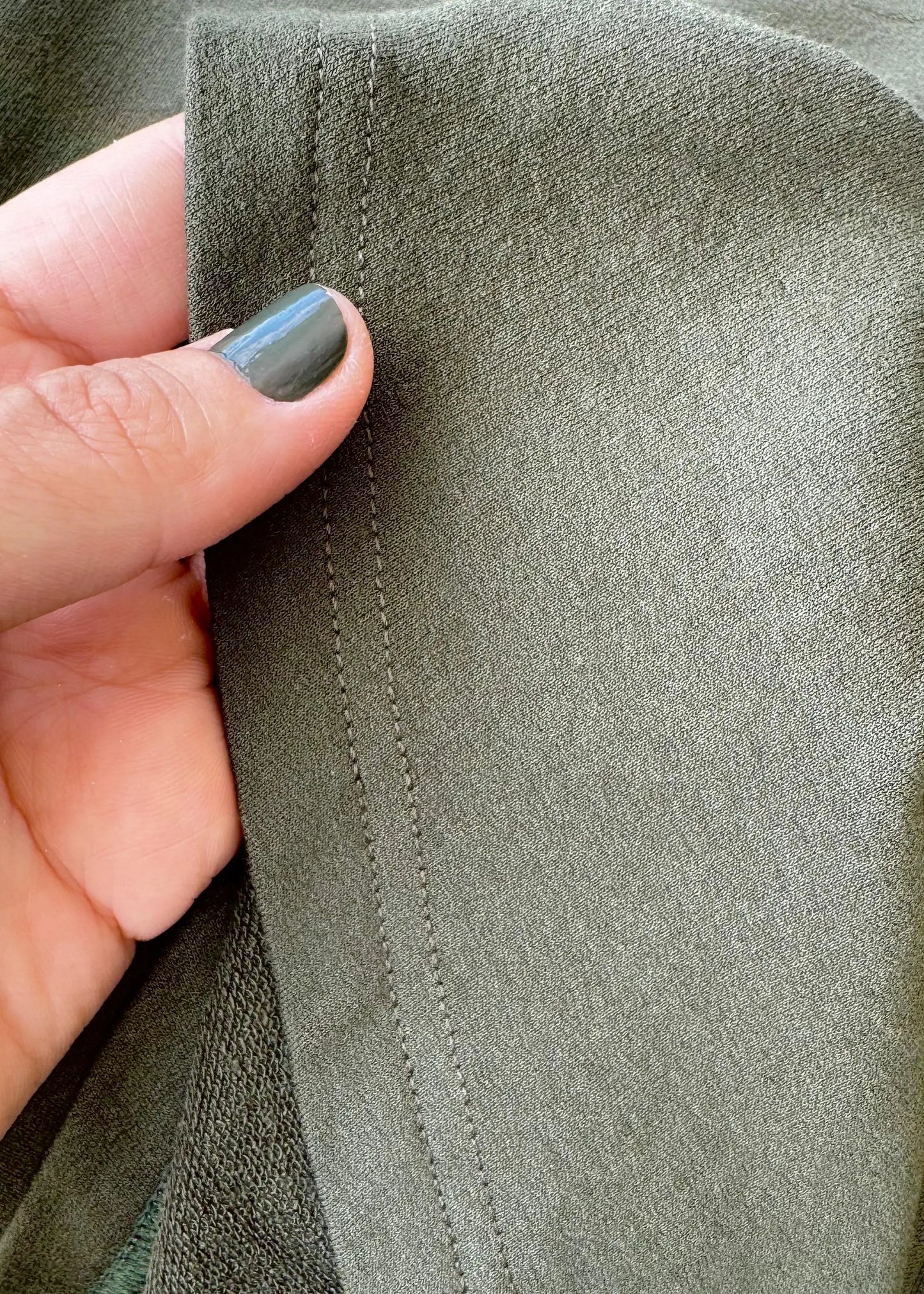 Saia Rodada com bolsos em Moletinho com Elastano (Verde Militar) - Maira da Mai Style
