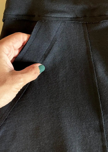 Saia Reta Moletinho com elastano (Preta) - Maira da Mai Style